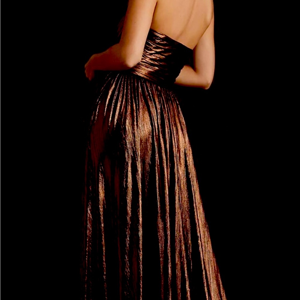 Size S. Worn once. Like brand-new. 
Gorgeous gown.